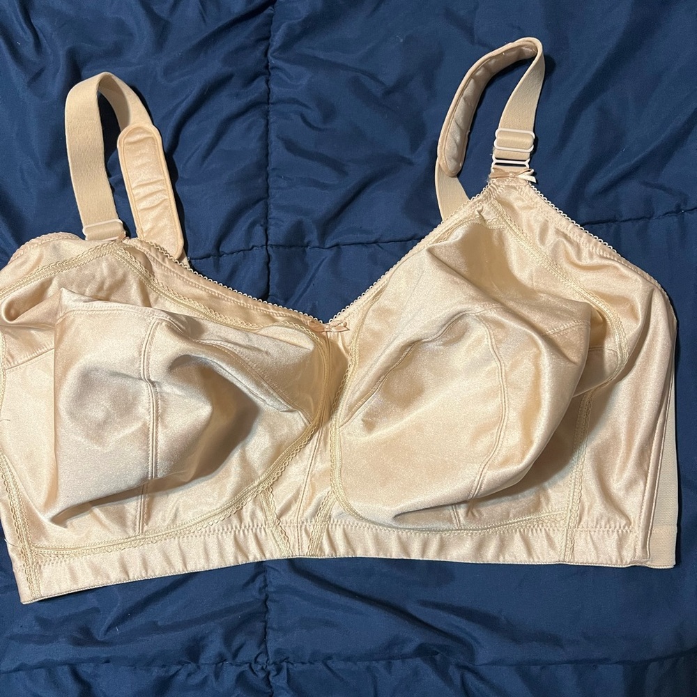 38N US Goddess Cream Wireless Bra with Wide Straps